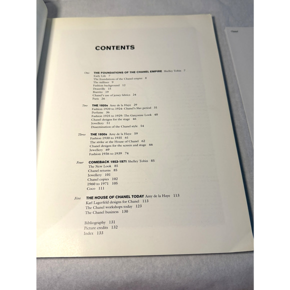 Chanel Couturiere At Work By De Amy La Haye & Tobin Shelley Soft Cover 1st Print - Picture 9 of 11